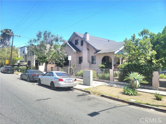 4214 Rosewood Avenue, Los Angeles CA: https://media.crmls.org/medias/b00f909b-af9d-473b-90cf-b8eb0aafe5a3.jpg