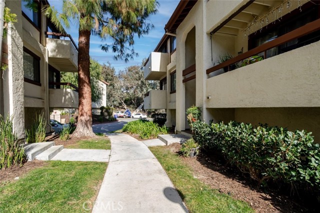 Detail Gallery Image 3 of 23 For 18015 Sundowner Way #647,  Canyon Country,  CA 91387 - 3 Beds | 2 Baths