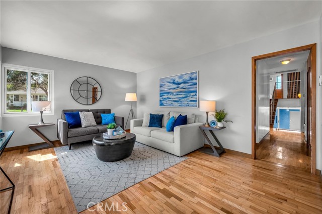 Detail Gallery Image 2 of 31 For 701 Hillcrest, El Segundo,  CA 90245 - 5 Beds | 2 Baths