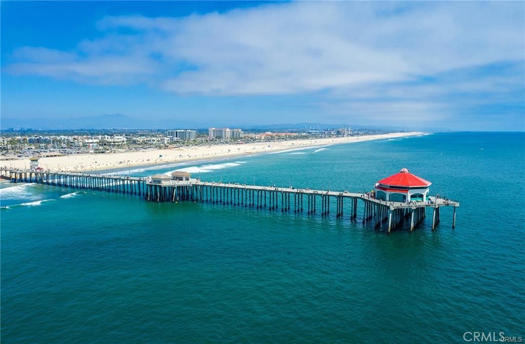 https://media.crmls.org/medias/b010c236-e23d-4a78-affa-dd221f4efb4c.jpg?preset=X-Large