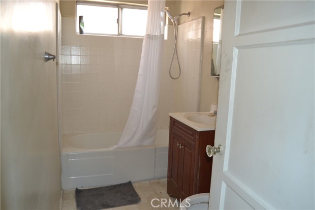 2121 N Pass Avenue, Burbank CA: https://media.crmls.org/medias/b010e896-6275-4602-99d1-db9affa1ff6b.jpg