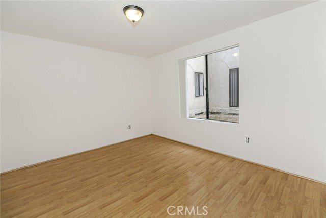 Detail Gallery Image 17 of 27 For 914 E Elk Ave #4,  Glendale,  CA 91205 - 20 Beds | 20 Baths