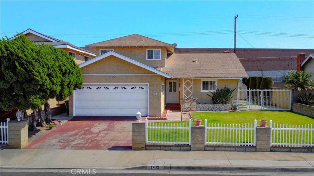 1702 E Bach Street