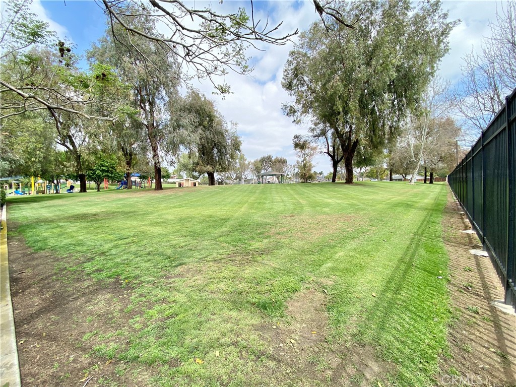 https://media.crmls.org/medias/b0117bce-2b23-495d-b729-1aba62847085.jpg?preset=X-Large