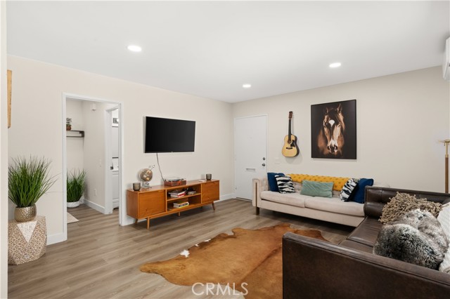 341 Carriage Drive, Santa Ana CA: https://media.crmls.org/medias/b0118a6e-3c3c-4b60-b9af-d520e2cdbbcd.jpg