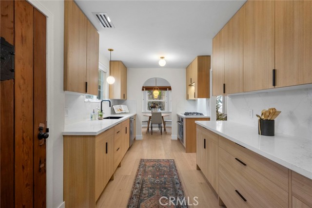 Detail Gallery Image 18 of 46 For 2928 11th, Los Angeles,  CA 90018 - 3 Beds | 2 Baths