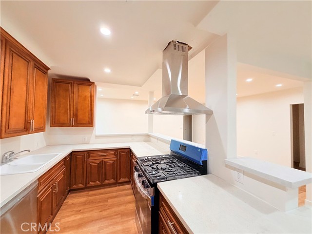 Detail Gallery Image 7 of 21 For 11104 Oxnard St, North Hollywood,  CA 91606 - 4 Beds | 3 Baths