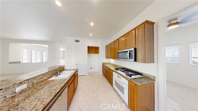 Detail Gallery Image 6 of 18 For 11363 Deerfield Dr, Yucaipa,  CA 92399 - 5 Beds | 3 Baths