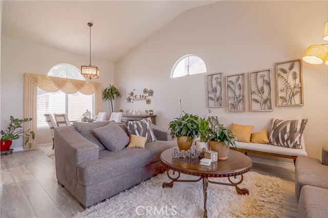 Detail Gallery Image 4 of 30 For 2965 Greenbriar Dr, Ontario,  CA 91761 - 5 Beds | 3 Baths