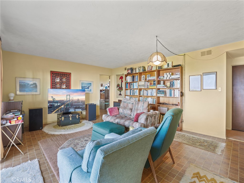 33. 2605 Via Olivera Palos Verdes Estates, CA 90274