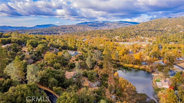 Detail Gallery Image 5 of 39 For 50365 Spook Ln, Oakhurst,  CA 93644 - 3 Beds | 2 Baths