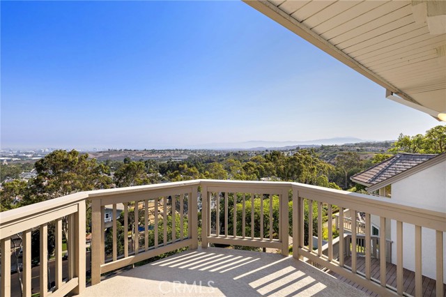31 Saint Tropez, Newport Beach CA: https://media.crmls.org/medias/b015cde3-2f02-40bd-a5cf-c9b02273874b.jpg