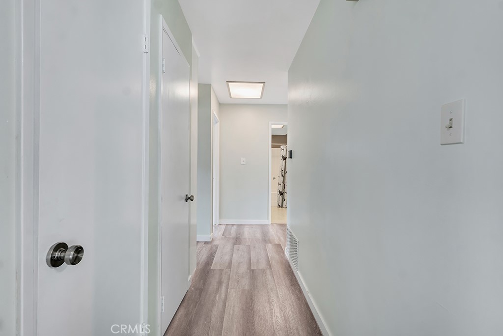 https://media.crmls.org/medias/b015fbe4-404b-4378-89c9-2320a74b72d6.jpg?preset=X-Large