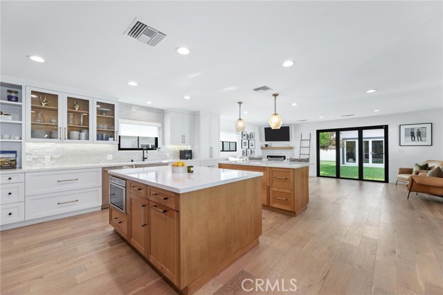 Detail Gallery Image 12 of 59 For 1707 10th St, Manhattan Beach,  CA 90266 - 4 Beds | 2/2 Baths