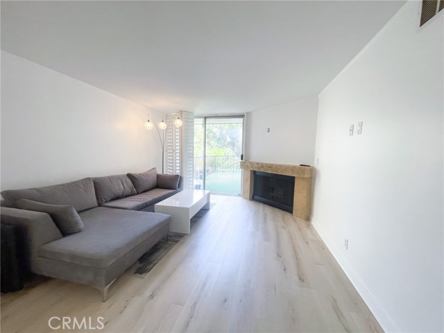 Detail Gallery Image 7 of 22 For 8530 Holloway Dr #102,  West Hollywood,  CA 90069 - 1 Beds | 1 Baths