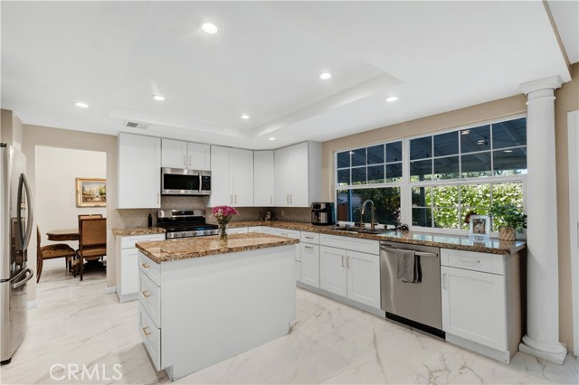 Detail Gallery Image 12 of 40 For 7936 Laramie Ave, Winnetka,  CA 91306 - 4 Beds | 2 Baths