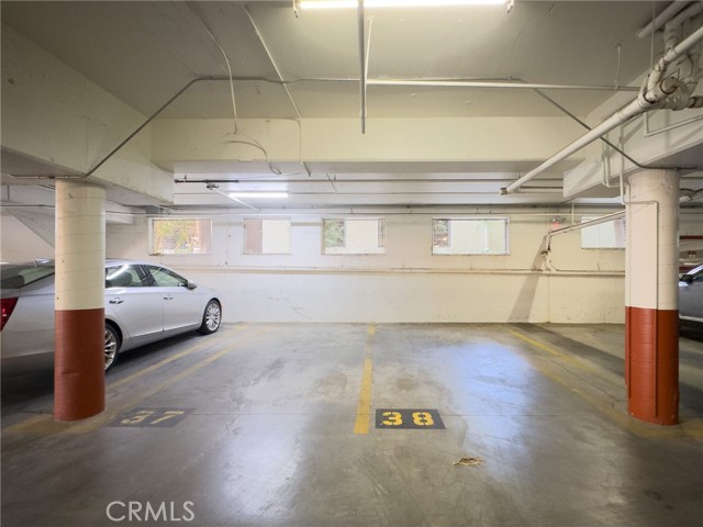 927 N Kings Road, West Hollywood CA: https://media.crmls.org/medias/b017a471-6d66-4eb8-9e6a-5fa80dbb2081.jpg