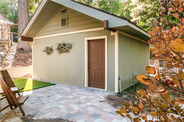 Detail Gallery Image 39 of 43 For 405 Brentwood Dr, Lake Arrowhead,  CA 92352 - 4 Beds | 2 Baths