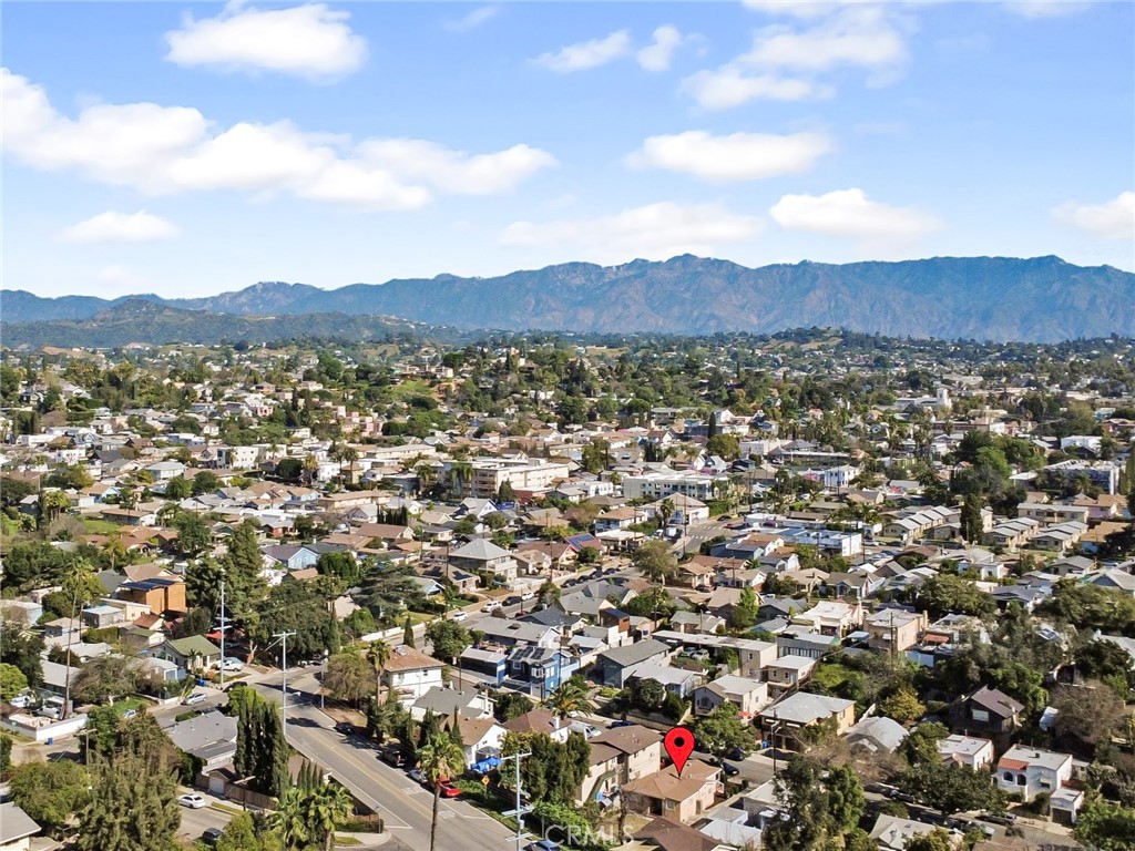 https://media.crmls.org/medias/b0186a05-6496-45c0-b6f1-e14367d6d314.jpg?preset=X-Large