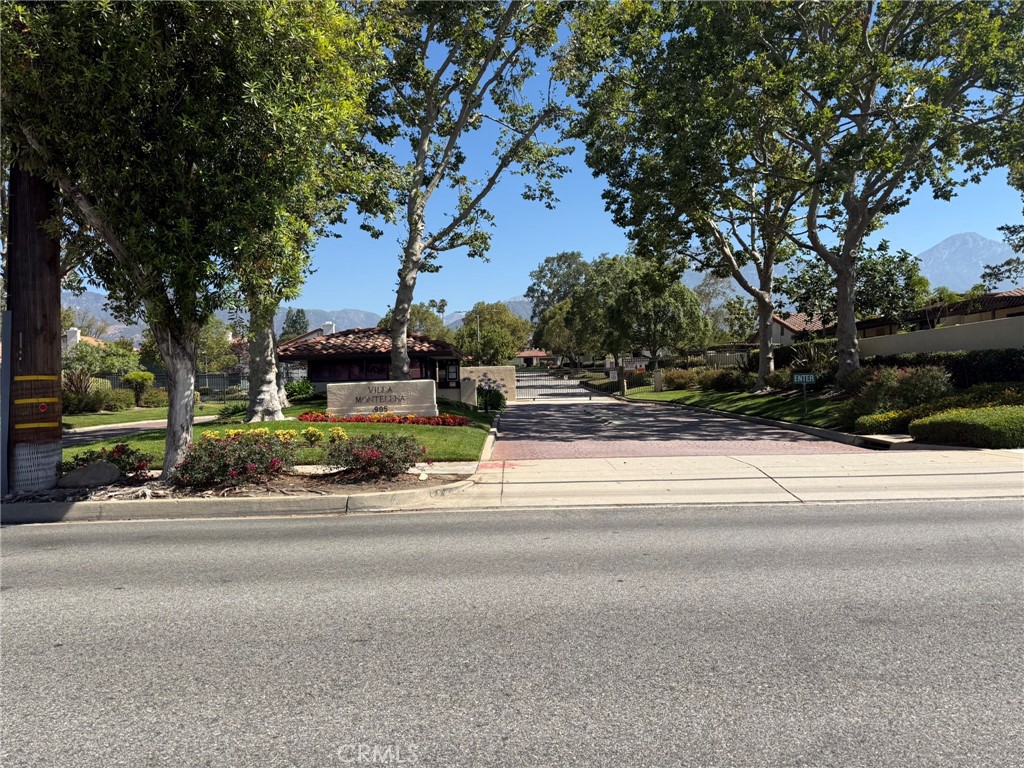 https://media.crmls.org/medias/b019246c-f9fe-4b6b-a7e4-a659d4270509.jpg?preset=X-Large