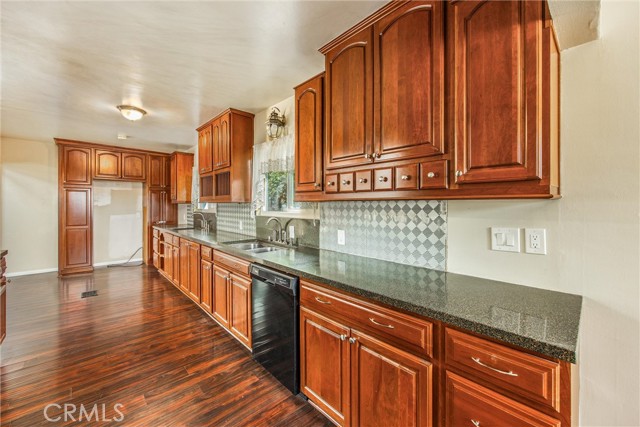 Detail Gallery Image 5 of 41 For 902 E 11th St, Beaumont,  CA 92223 - 4 Beds | 2 Baths