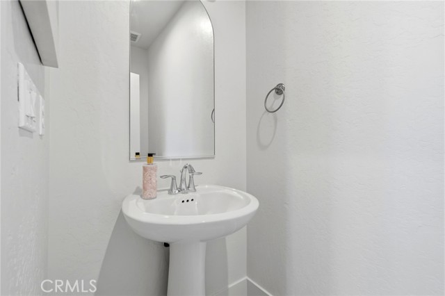 Detail Gallery Image 18 of 67 For 3432 W Good, Visalia,  CA 93277 - 3 Beds | 2/1 Baths