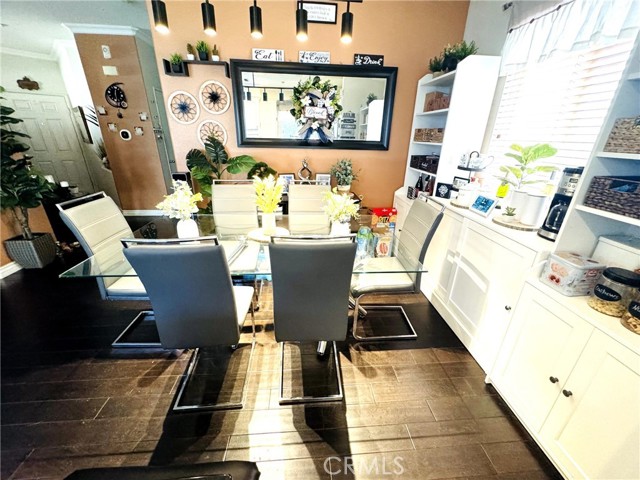 9173 Burnet Avenue, North Hills CA: https://media.crmls.org/medias/b01a1b48-81c8-4020-b185-12ca622c2b6e.jpg