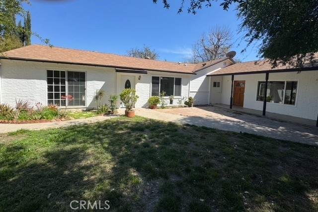 Detail Gallery Image 2 of 20 For 7514 Beckford Ave, Reseda,  CA 91335 - 8 Beds | 5 Baths