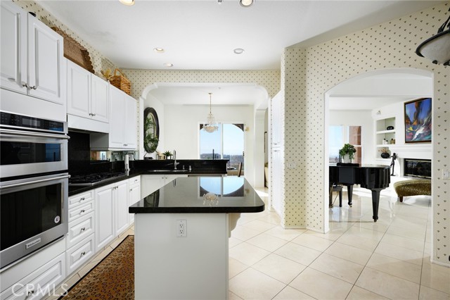 11 Classico Drive, Newport Coast CA: https://media.crmls.org/medias/b01a6f9d-99ff-46e4-bc93-11ccc87df051.jpg