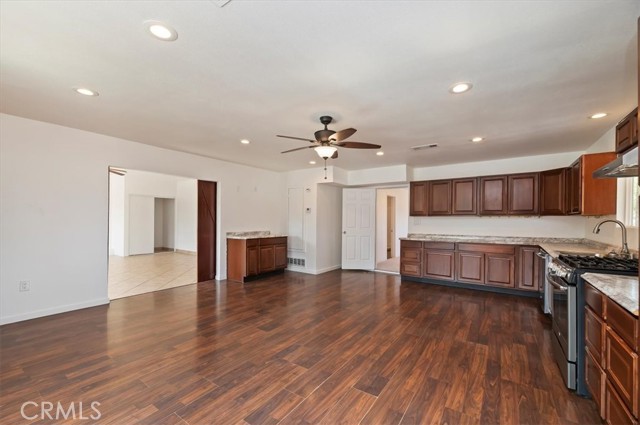 Detail Gallery Image 23 of 36 For 9567 51st St, Jurupa Valley,  CA 92509 - 6 Beds | 4 Baths