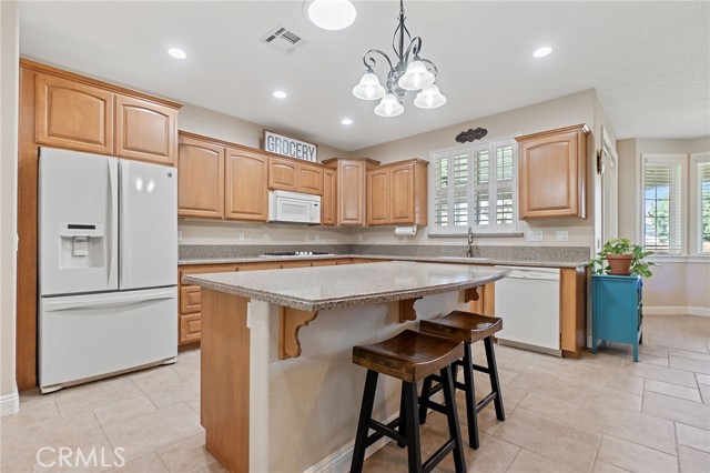 Detail Gallery Image 16 of 73 For 14260 Chinook Rd, Apple Valley,  CA 92307 - 5 Beds | 5/3 Baths