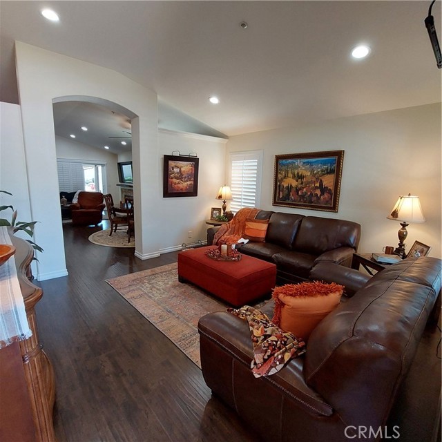 Detail Gallery Image 4 of 40 For 5555 Grand Prix Ct, Fontana,  CA 92336 - 4 Beds | 2 Baths
