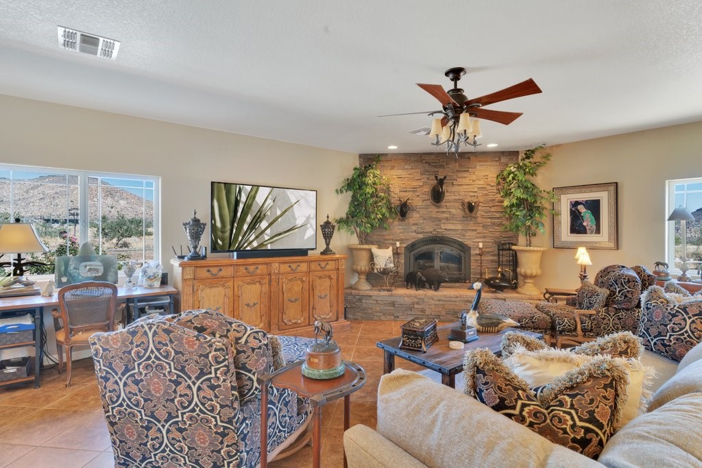 Detail Gallery Image 11 of 33 For 52775 Pipes Canyon Rd, Pioneertown,  CA 92268 - 3 Beds | 2/1 Baths