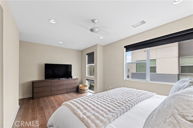 Detail Gallery Image 34 of 51 For 1530 Greenwich Way, Costa Mesa,  CA 92627 - 2 Beds | 3/1 Baths