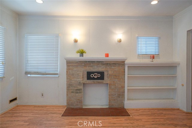 7029 4th Avenue, Los Angeles CA: https://media.crmls.org/medias/b0206b4a-5419-4b32-8464-cd05df9cc2f3.jpg