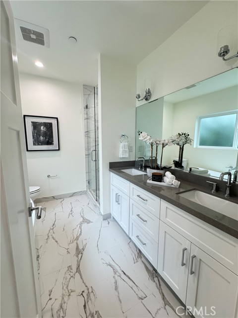 Image 20 of 41 For 1821 Westholmes Ave Avenue 1821