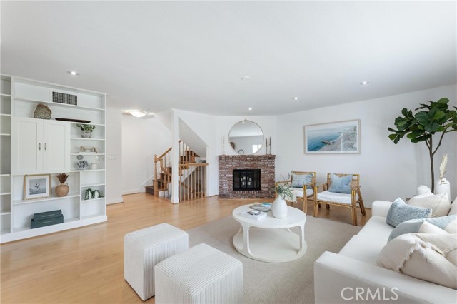 Detail Gallery Image 4 of 36 For 1421 12th St #1,  Manhattan Beach,  CA 90266 - 2 Beds | 2/1 Baths
