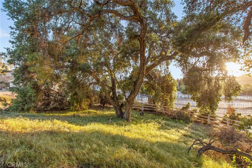 https://media.crmls.org/medias/b0214928-9b4e-4313-bda5-52b763f7016d.jpg?preset=X-Large