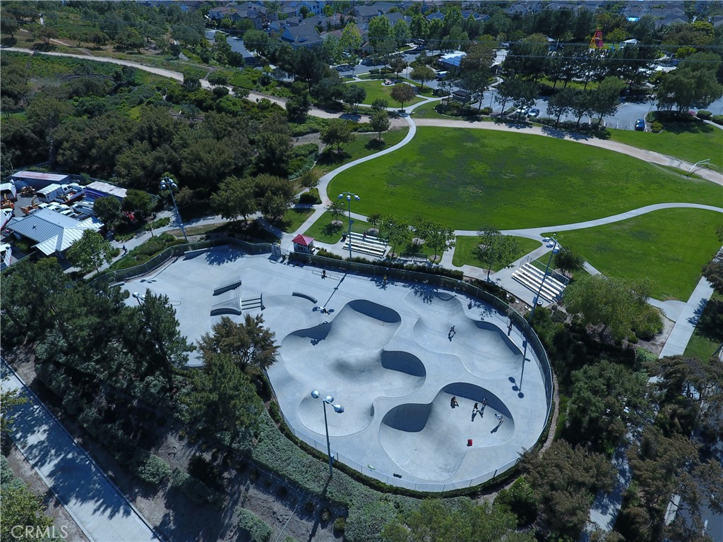 https://media.crmls.org/medias/b0214d0f-b867-4d0b-a82a-926ce1395b54.jpg?preset=X-Large