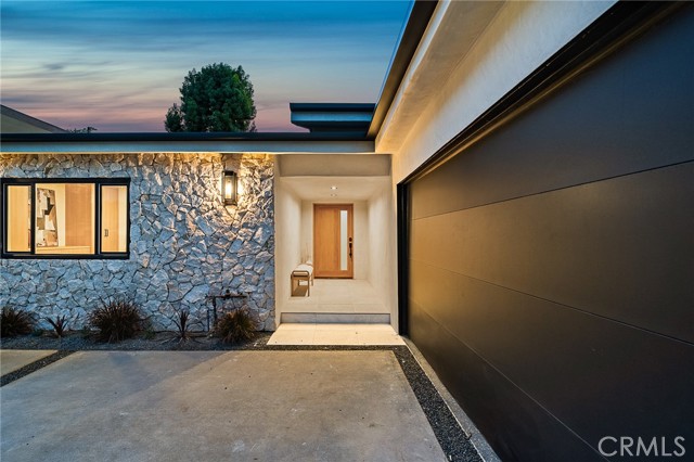5157 Woodley Avenue, Encino CA: https://media.crmls.org/medias/b0215211-d702-44a5-8d9e-e81dcaa94e5e.jpg