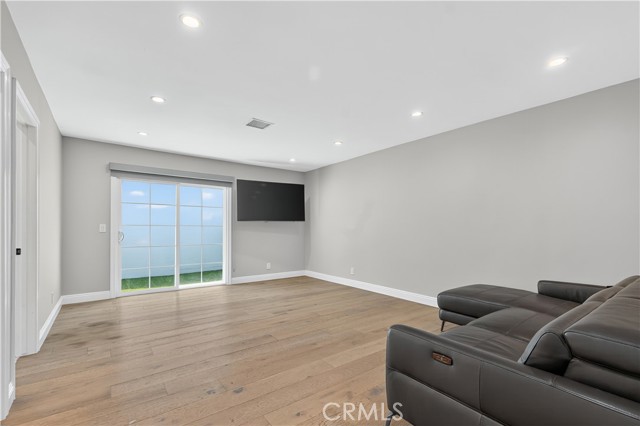 5274 Crebs Avenue, Tarzana CA: https://media.crmls.org/medias/b0217346-4271-4713-a98a-50d313e87e89.jpg