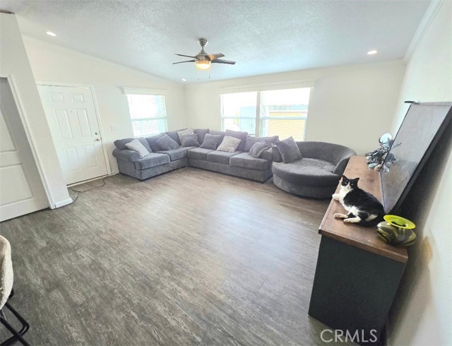 Detail Gallery Image 7 of 30 For 21851 Newland St #222,  Huntington Beach,  CA 92646 - 4 Beds | 2 Baths