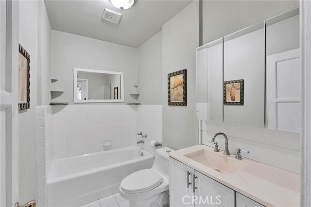 10125 Annetta Ave., South Gate CA: https://media.crmls.org/medias/b024a539-ce24-41f2-afba-bdb55e1fb481.jpg