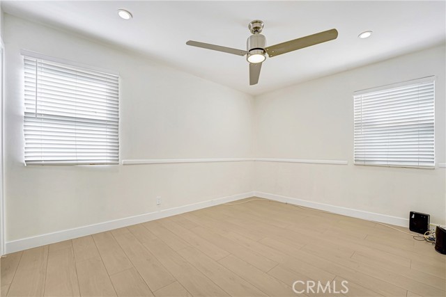 Detail Gallery Image 12 of 29 For 18216 Hartland St, Reseda,  CA 91335 - – Beds | – Baths