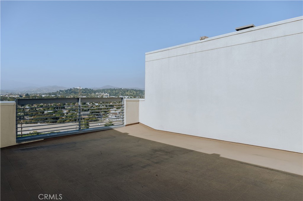 https://media.crmls.org/medias/b02550fa-02b0-4173-84e7-ca151a391ab4.jpg?preset=X-Large