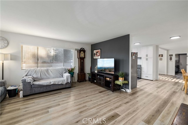18557 Napa Street, Northridge CA: https://media.crmls.org/medias/b02602d2-74fd-44b4-96f3-f06b389e370a.jpg