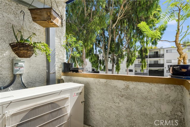 Detail Gallery Image 15 of 17 For 18530 Hatteras St #213,  Tarzana,  CA 91356 - 2 Beds | 2 Baths