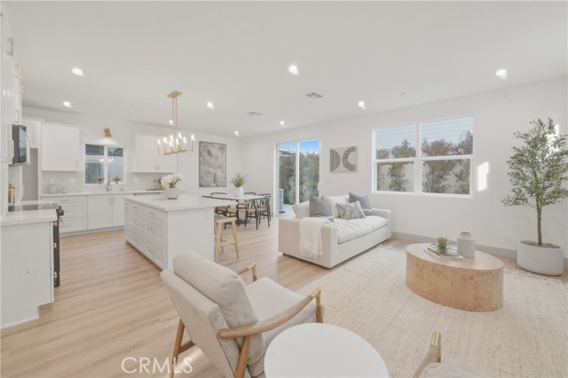 Detail Gallery Image 4 of 36 For 15534 Colorado Ave, Paramount,  CA 90723 - 4 Beds | 2/1 Baths