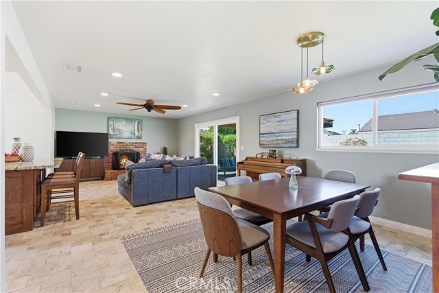 Detail Gallery Image 4 of 39 For 17441 Jefferson Ln, Huntington Beach,  CA 92647 - 3 Beds | 2 Baths