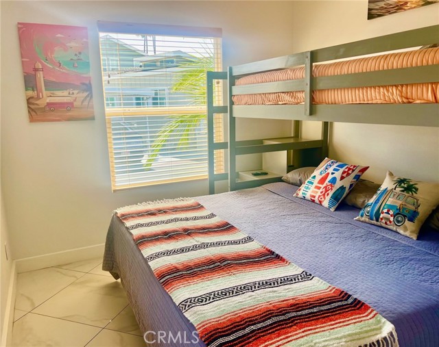 Detail Gallery Image 16 of 38 For 209 Tremont Dr, Newport Beach,  CA 92660 - 3 Beds | 2 Baths